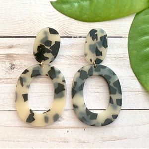 ✨3 for $15✨ acrylic resin oval drop earrings